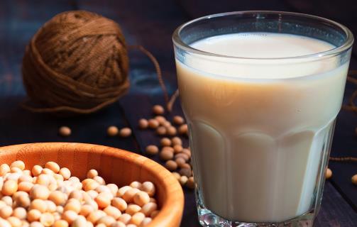 未煮熟的豆漿害處大 天天喝豆漿的好處和壞處揭秘