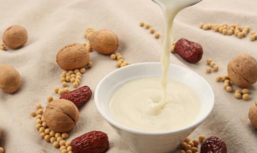 未煮熟的豆漿害處大 天天喝豆漿的好處和壞處揭秘