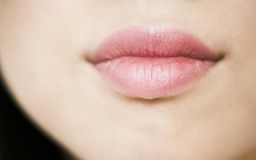 嘴巴周圍發黑的飲食調理 唇毛過多的去除方法