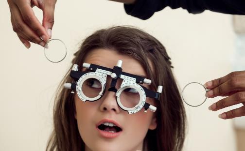 常對著電腦傷眼睛 三種護眼食物要多吃