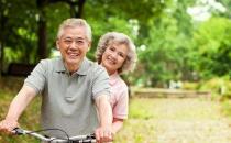 老人避暑 以熱制熱才是更好的養生之道