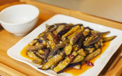 夏季吃茄子，營養價值多，清熱解暑，平穩血壓！你吃對了