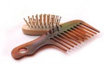 用對梳子竟然可以預(yù)防脫發(fā) 選購梳子的原則大全