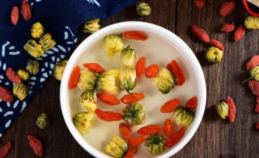 枸杞泡水能補氣補血延緩衰老 枸杞泡水喝的注意事項