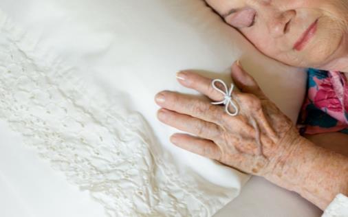 預(yù)防老年健忘的妙招 通過(guò)聯(lián)想記人名