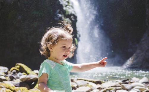 不走心的贊揚很可能適得其反 讓孩子越夸越頑皮