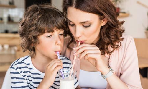 這3種飲料已被列入黑名單!兒科醫(yī)生嘆氣:別再給孩子喝了