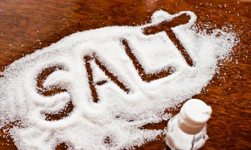 食鹽是我們人體所需要的一種物質，但是我們在生活中也要