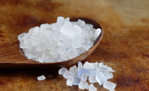 食鹽是我們人體所需要的一種物質，但是我們在生活中也要