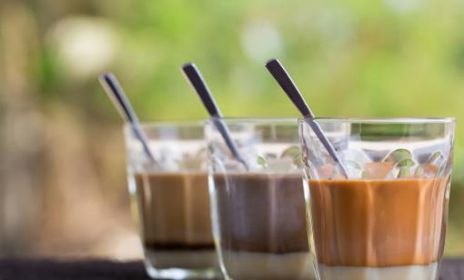 一杯奶茶相當于吃掉了13塊方糖 過度喝奶茶有的危害