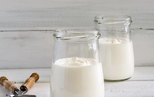 很多人都喜歡喝酸奶,含在嘴里酸酸甜甜。在日常生活中,