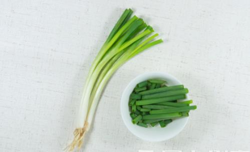 吃不完的蔥蒜巧做蔥油、蒜油