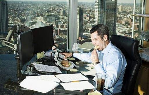 久坐對白領的5大傷害 避免久坐傷害的方式方法