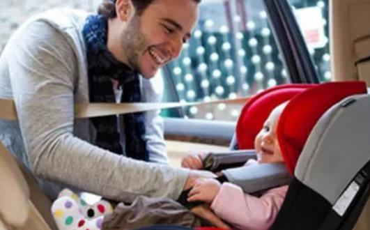 寶寶乘車注意事項 孩子不宜系成人安全帶