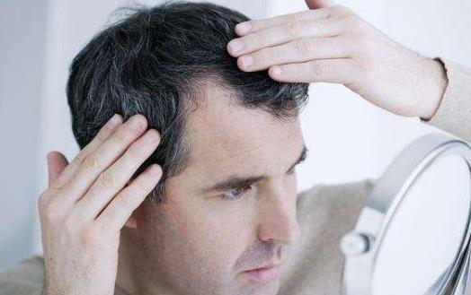 年輕人長白發的心理危害 日常養發護發小妙招