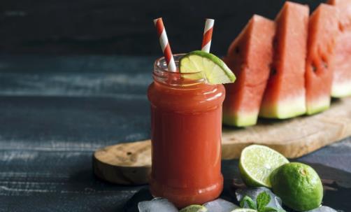 專家教你區分真假果汁 勾兌果汁易對肝腎造成傷害