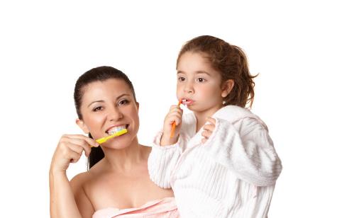 刷牙用最合適的牙膏量 使用牙膏的誤區(qū)你別踩