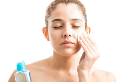 想要臉上不長痘 卸妝一定要做好