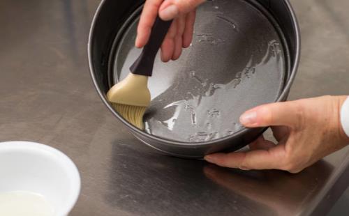 不粘鍋還是鐵鍋好 使用不粘鍋的細(xì)節(jié)你留意過(guò)嗎