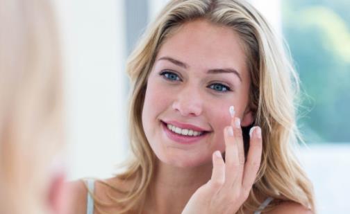 聰明女人補(bǔ)水護(hù)膚法則