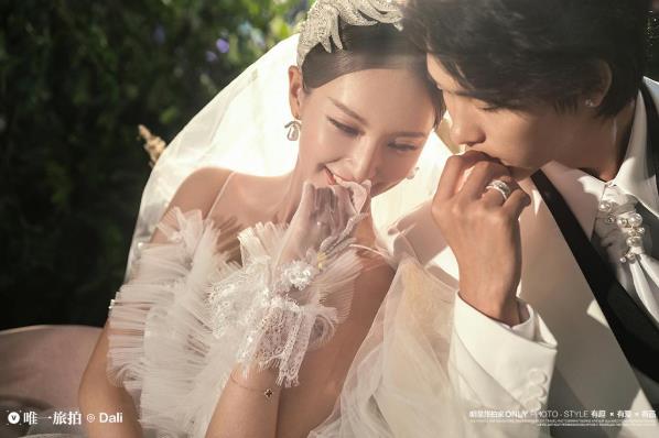 唯一旅拍告訴你:旅拍婚紗照中男士應該做些什么?