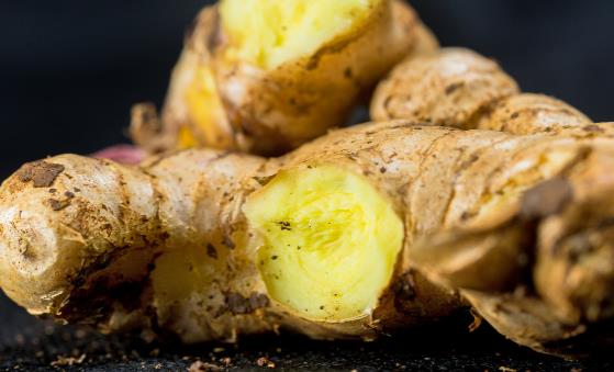 生姜能防孕吐，但要注意別吃太多