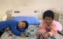 孩子看東西瞇眼、歪頭就是近視？可能是先天性白內障在搞鬼