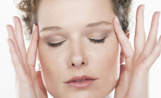 臉部的皮膚松弛顯老態 皮膚松弛是皮膚膠原蛋白流失的結果