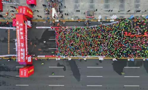 萬人跑過的42公里萬科“莞馬”,環(huán)衛(wèi)工清潔只花了10分鐘?