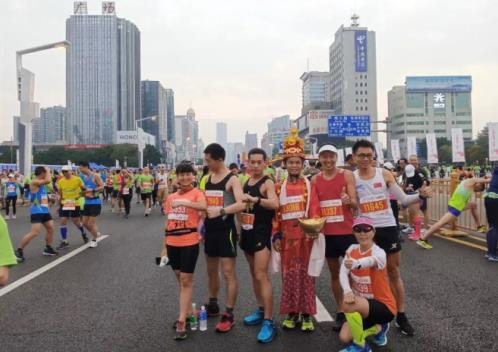 萬人跑過的42公里萬科“莞馬”,環(huán)衛(wèi)工清潔只花了10分鐘?