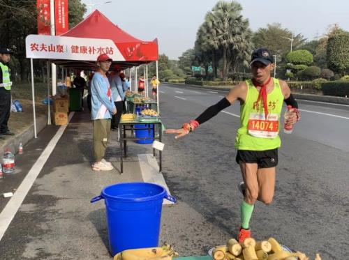 萬人跑過的42公里萬科“莞馬”,環(huán)衛(wèi)工清潔只花了10分鐘?