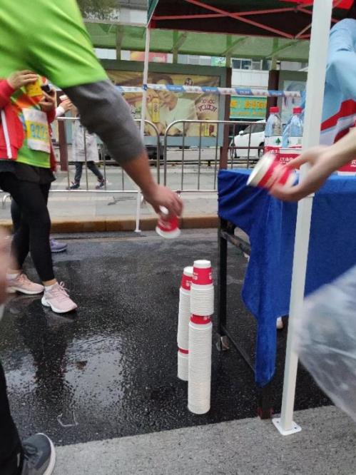 萬人跑過的42公里萬科“莞馬”,環(huán)衛(wèi)工清潔只花了10分鐘?