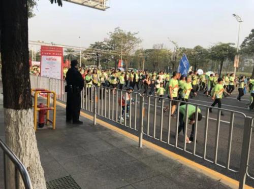 萬人跑過的42公里萬科“莞馬”,環(huán)衛(wèi)工清潔只花了10分鐘?