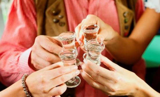 絕不能用來下酒的食物 喝酒禁忌歌助你酒后不傷身