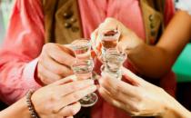 絕不能用來(lái)下酒的食物 喝酒禁忌歌助你酒后不傷身