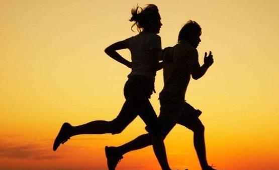 只要記住以下這八點 跑步不但不傷膝還能壯膝