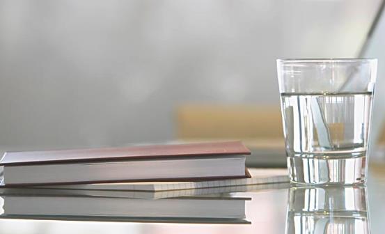 各種各樣的水 安全喝水就喝普通白開水