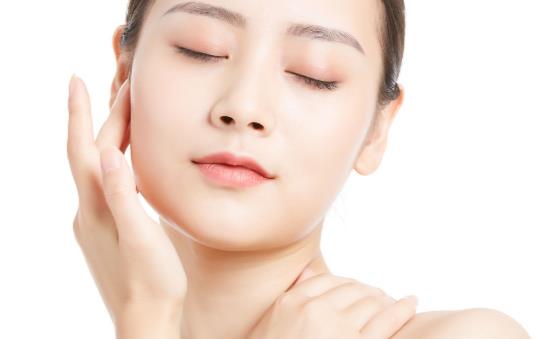 保濕爽膚水的使用誤區(qū)以及正確使用方法