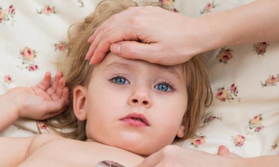 寶寶發燒先別急著吃退燒藥 寶寶發燒日常應對法則