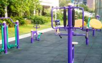 老人正確使用小區健身器材 要量力而行選擇適合自己的