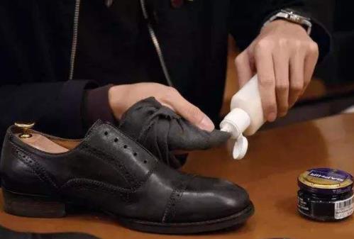 皮鞋受潮容易發(fā)霉怎么辦 預(yù)防皮鞋發(fā)霉的小妙招