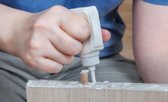 502膠水把手粘住了巧解決 使用502時(shí)如何防止502粘住手