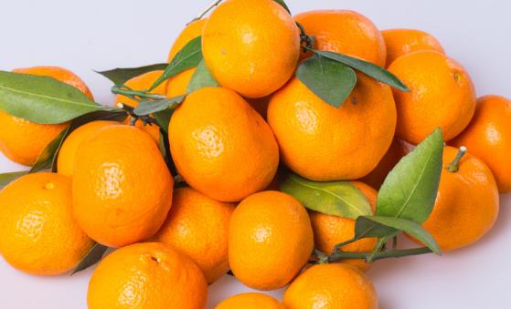 辦公室你需要這些小零食來提神 草莓能使人精力充沛