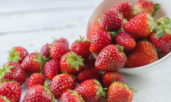 辦公室你需要這些小零食來提神 草莓能使人精力充沛