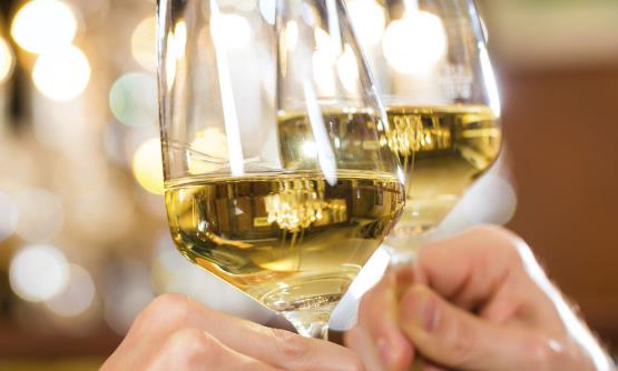 喝葡萄酒的8大好處 但需注意5個雷區