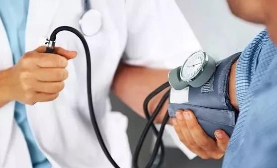 缺鉀會(huì)感到頭暈?zāi)垦H菀灼>? 缺鉀多吃7種食物補(bǔ)回來