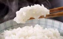 ?吃主食時(shí)容易犯的3 個(gè)錯(cuò)誤 糙米香腸豌豆煲仔飯絕對(duì)美味