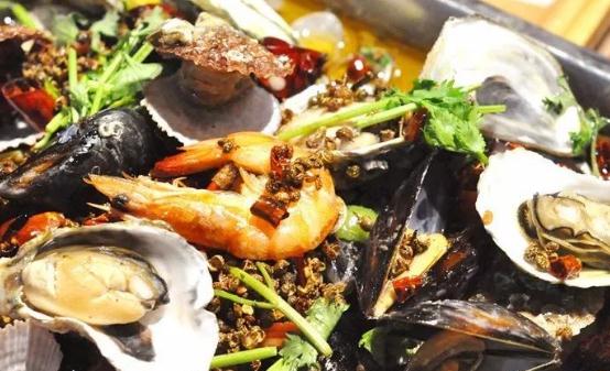 喝啤酒搭配吃海鮮的危害 吃海鮮更健康的方法