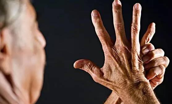 痛風患者必須堅持的飲食原則 推薦治療痛風的中藥方