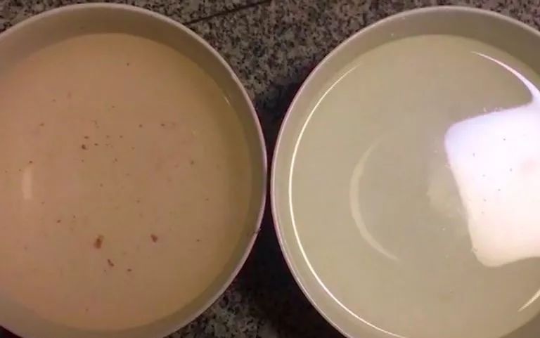 無良商販用色素給三蘇紅魚上色,用手輕輕一摸,手還會被染紅